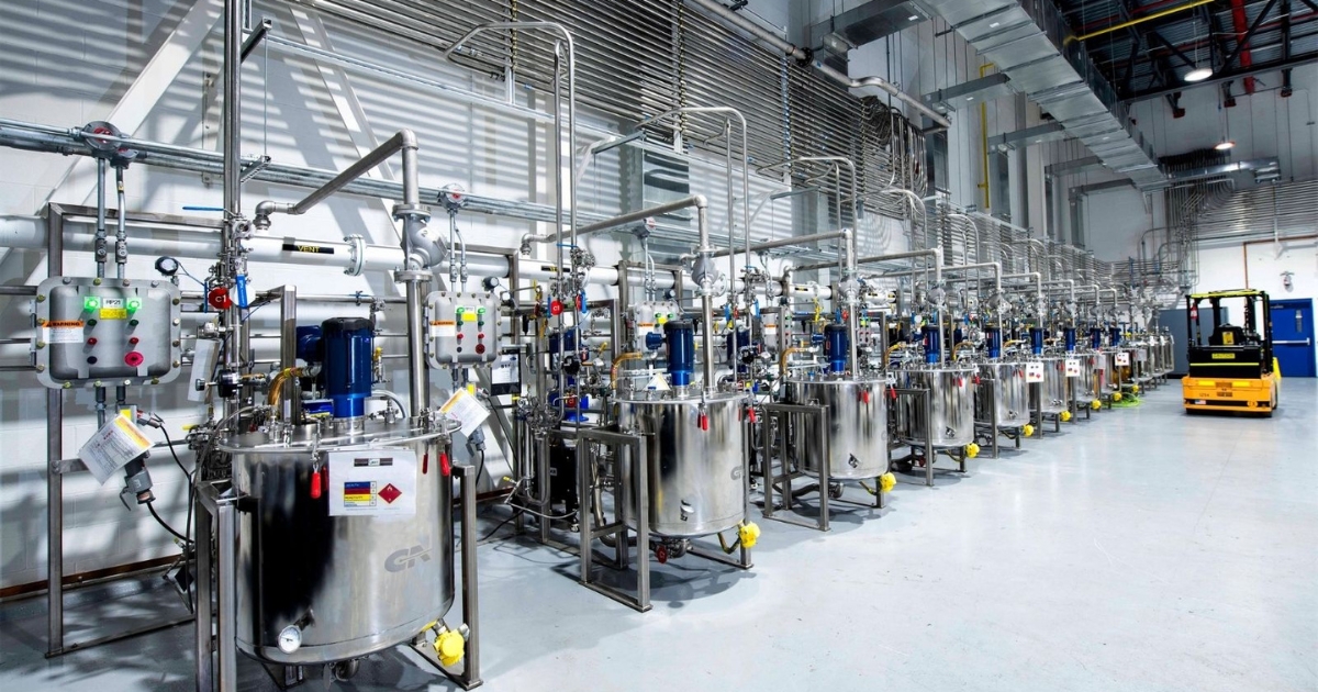 Complete automatic paint production line